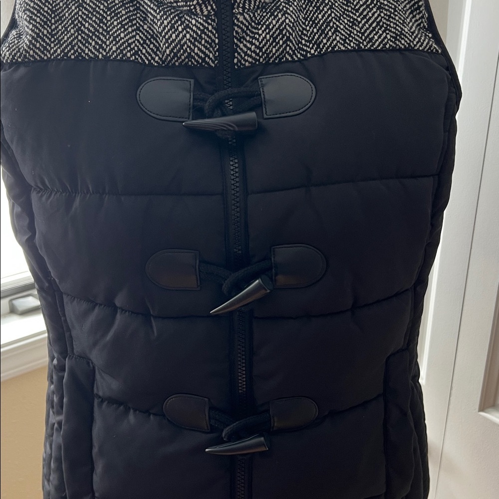 Ruff Hewn Black and White Puffer Vest with Toggle Details - Picture 7 of 8